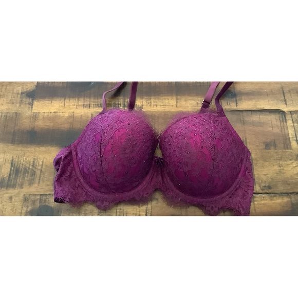 2 Victoria’s Secret bras in very good condition 34D - Picture 2 of 8